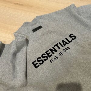 Fear of God Essentials Relaxed Crewneck SS22 Dark Oatmeal